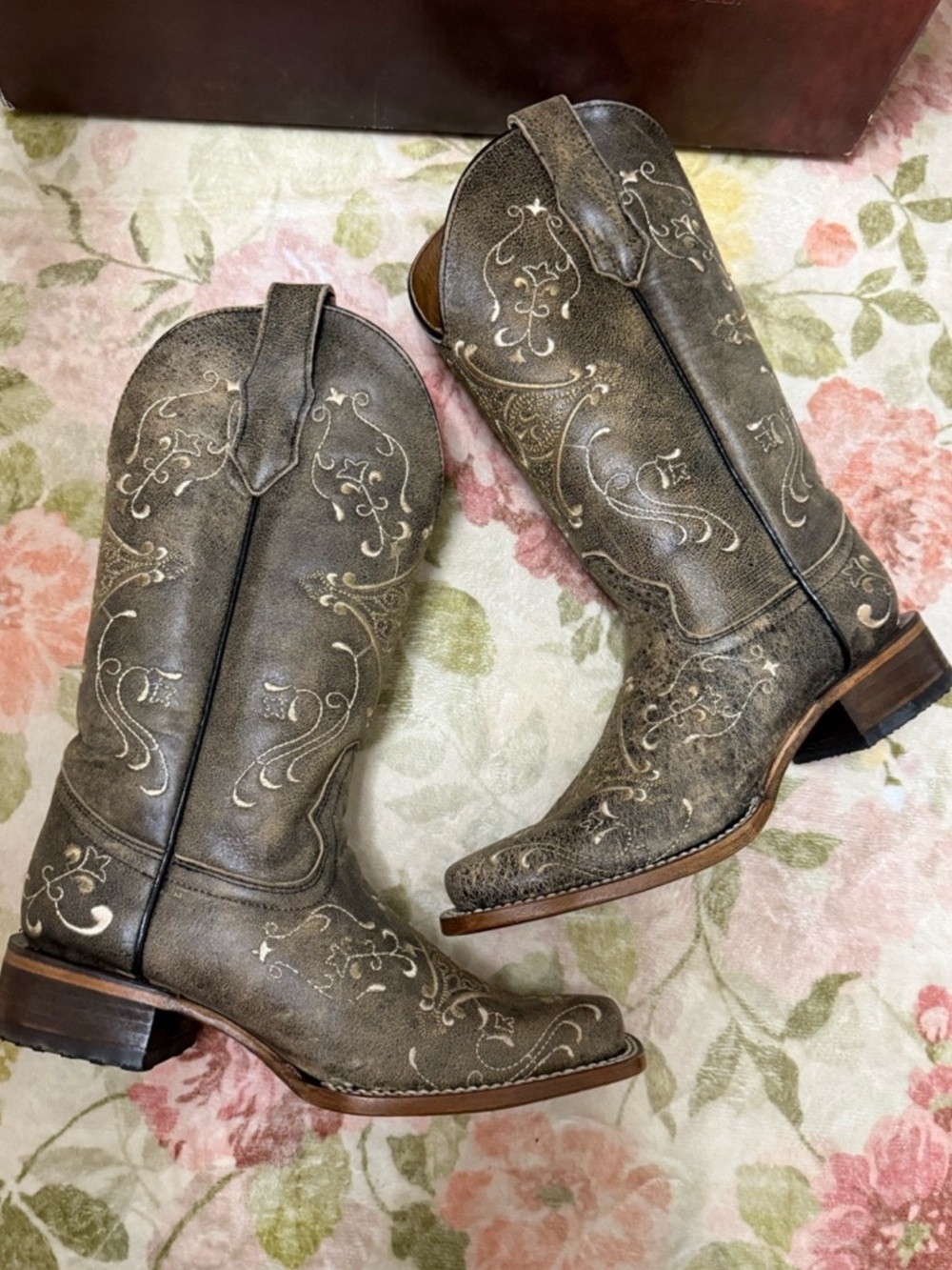 Corral NWT Embroidered Leather Cowgirl Boots
